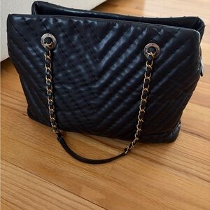CHANEL Black Chevron Surpique Quilted Calfskin Shoulder Bag